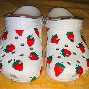Strawberry CROCS 🍓❤️